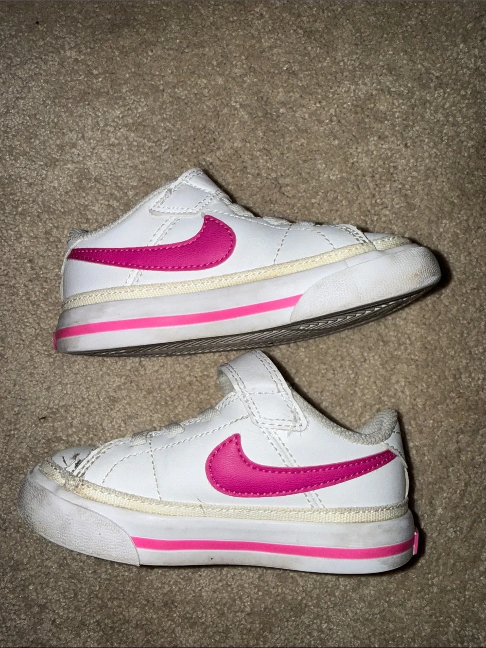 Nike Toddlers 7C White Sneakers with Pink Swoosh